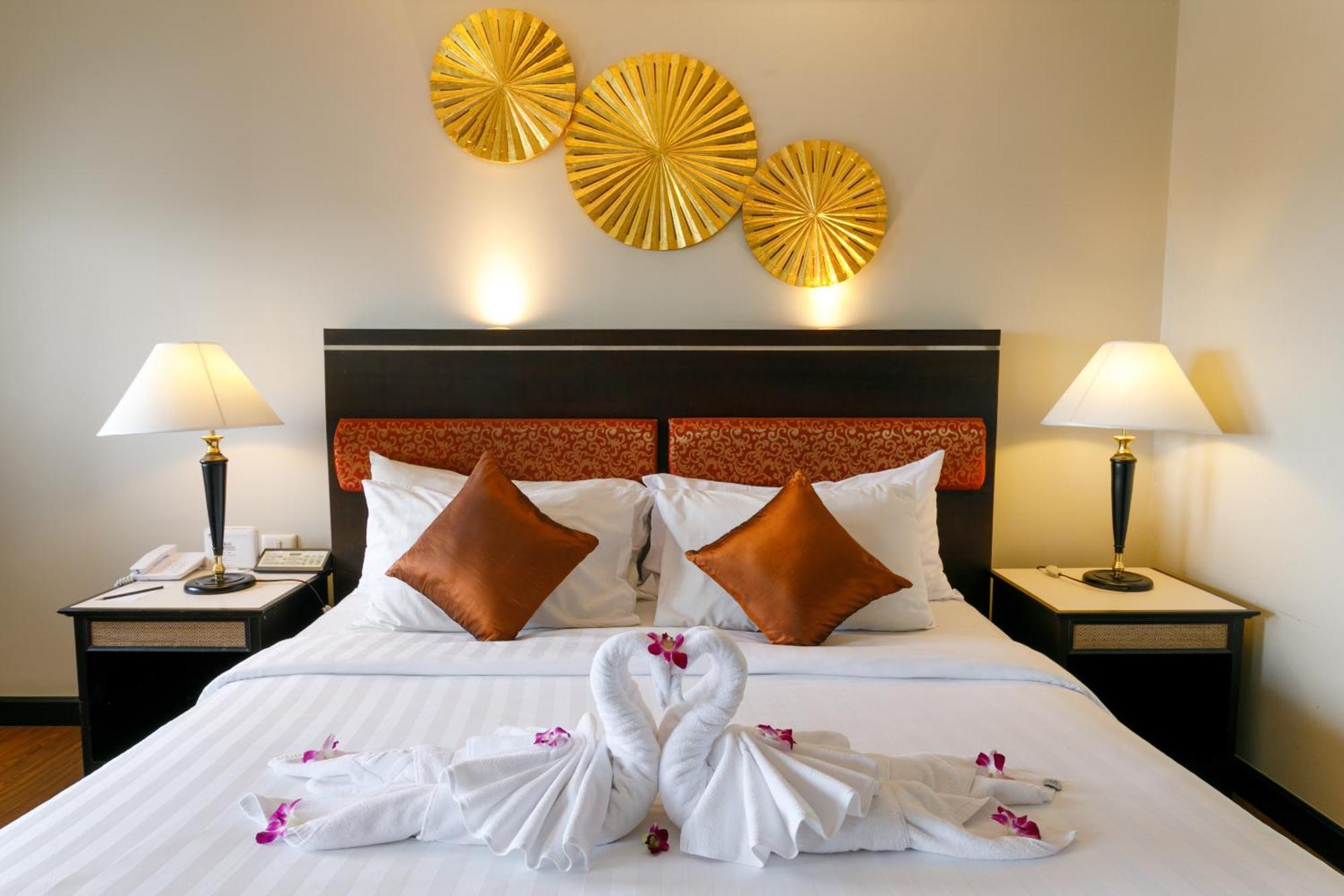Amora Thapae Hotel Chiang Mai Bagian luar foto