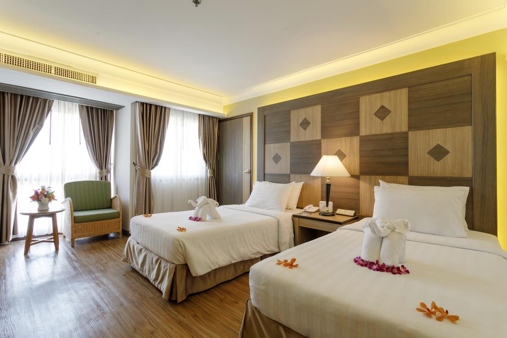 Amora Thapae Hotel Chiang Mai Bagian luar foto
