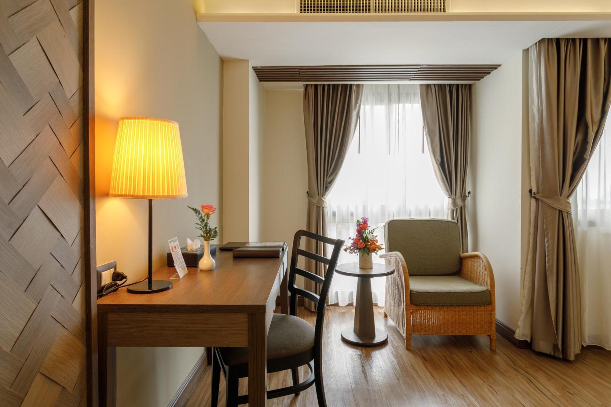 Amora Thapae Hotel Chiang Mai Bagian luar foto