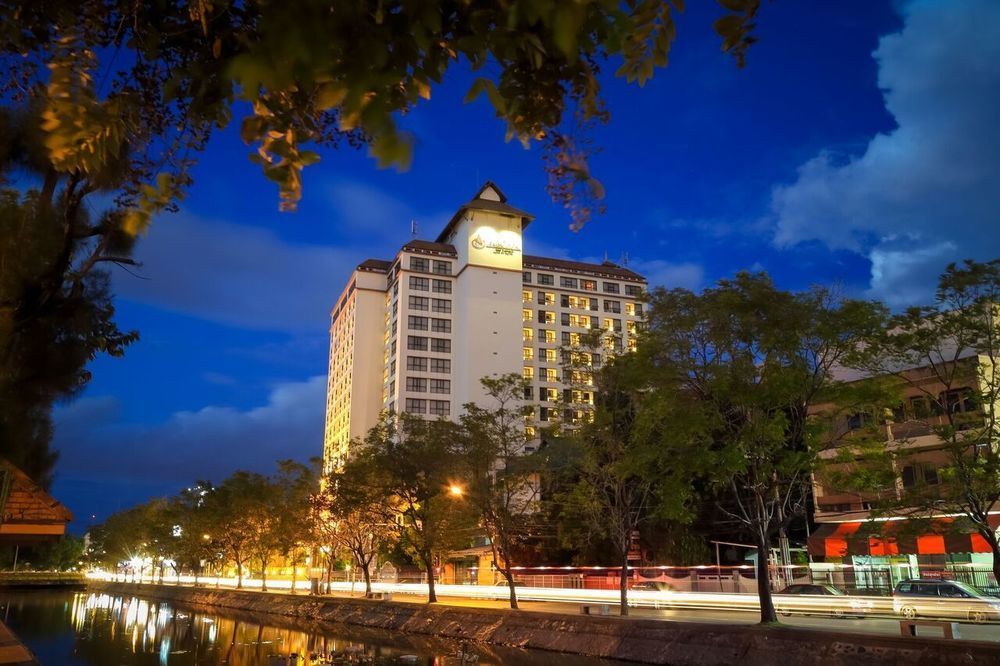 Amora Thapae Hotel Chiang Mai Bagian luar foto